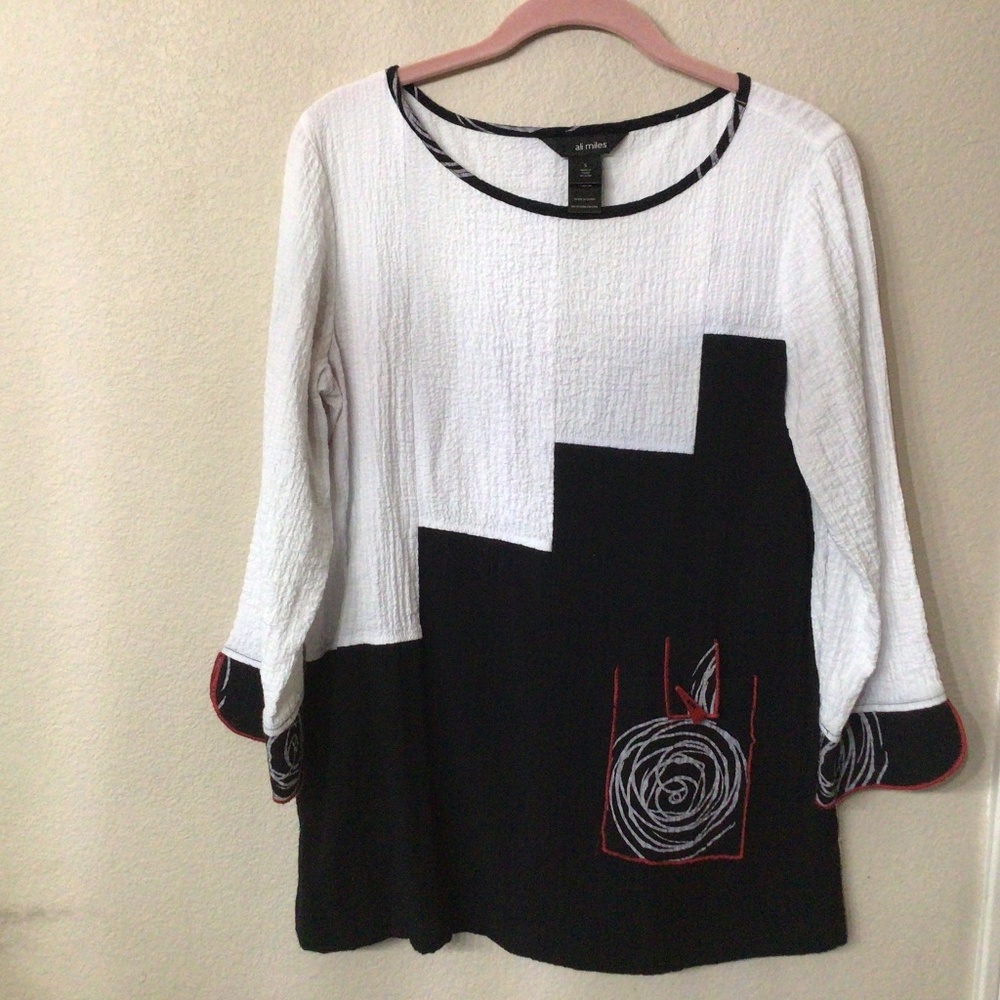 Ali Miles blouse.  Size small. New condition.